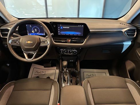 Used 2025 Chevrolet TrailBlazer LT w/ Convenience Package FWD image 9