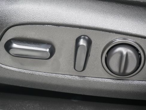 Used 2023 Chevrolet Equinox Premier FWD image 16