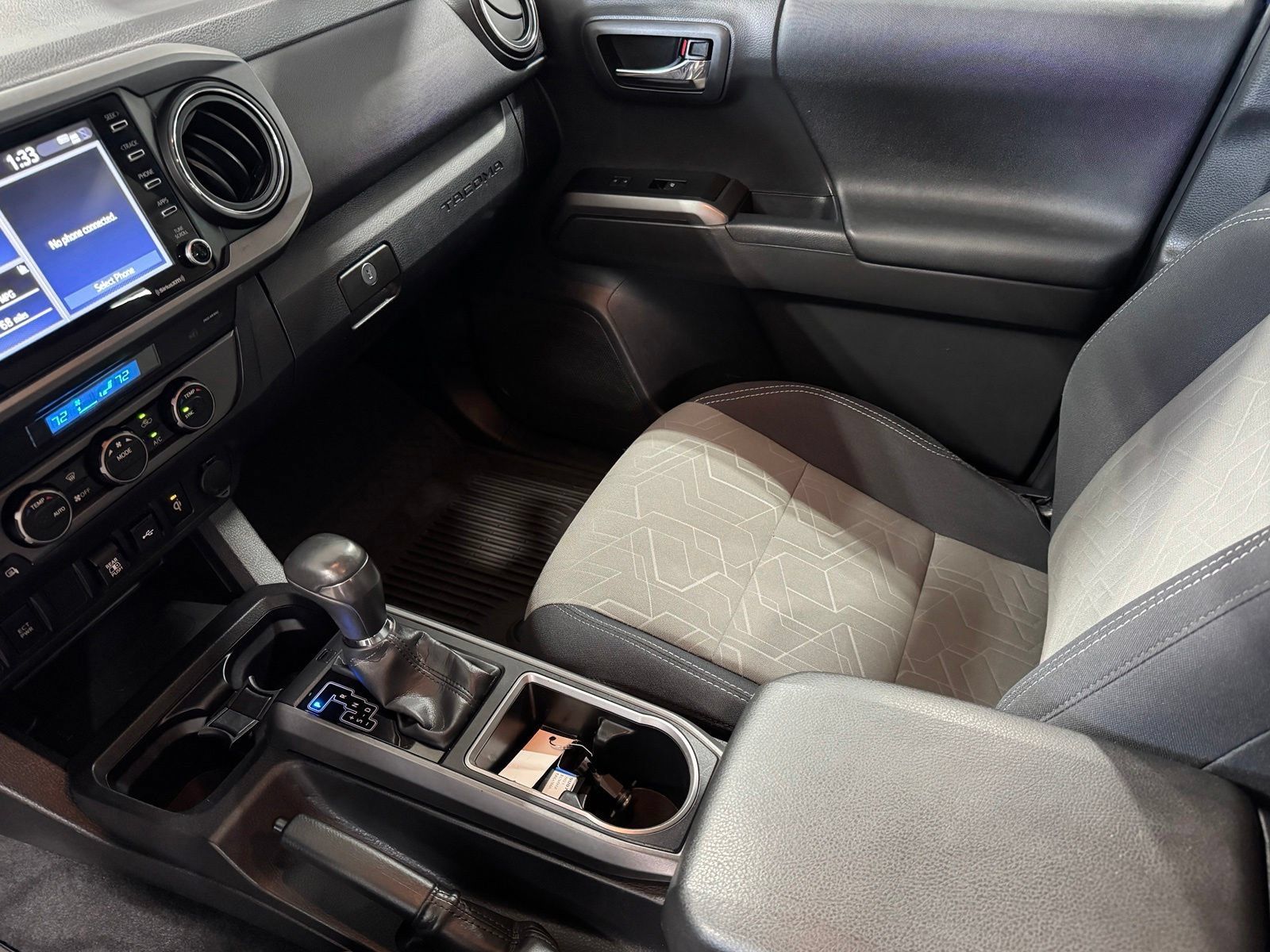 Used 2022 Toyota Tacoma TRD Sport AWD/4WD image 17