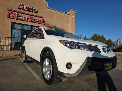 Used 2015 Toyota RAV4 LE image 3