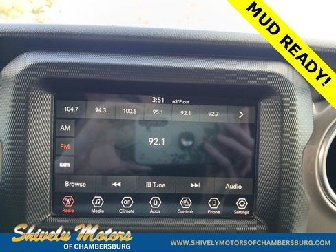 Used 2018 Jeep Wrangler Unlimited Sahara w/ Cold Weather Group image 19