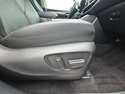 Used 2023 Toyota Highlander Platinum FWD image 21