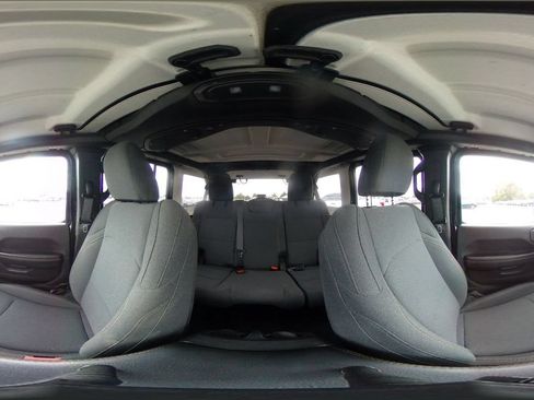 Used 2025 Jeep Wrangler Unlimited Sahara AWD/4WD image 42