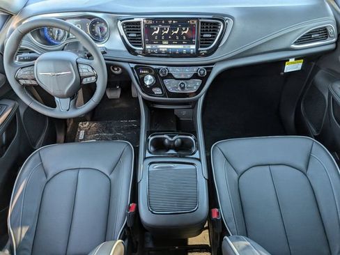 New 2026 Chrysler Pacifica Limited w/ S Appearance Package AWD/4WD image 5