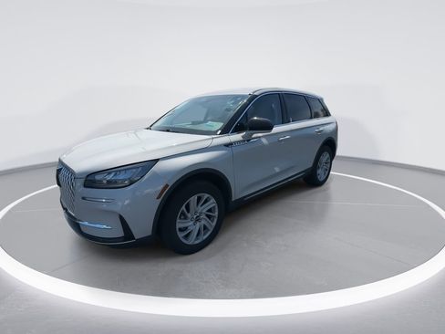 Used 2023 Lincoln Corsair AWD w/ Towing Package image 4