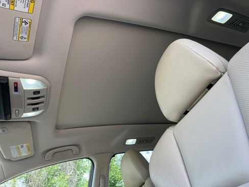 Used 2022 Subaru Ascent Limited w/ Technology Package image 22