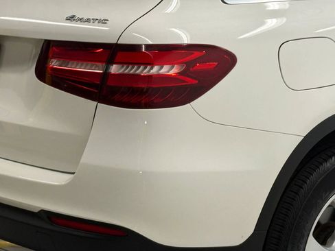 Used 2018 Mercedes-Benz GLC 300 4MATIC w/ Multimedia Package image 10