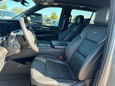 Used 2023 Cadillac Escalade Sport Platinum w/ LPO, ONYX Package AWD/4WD image 6
