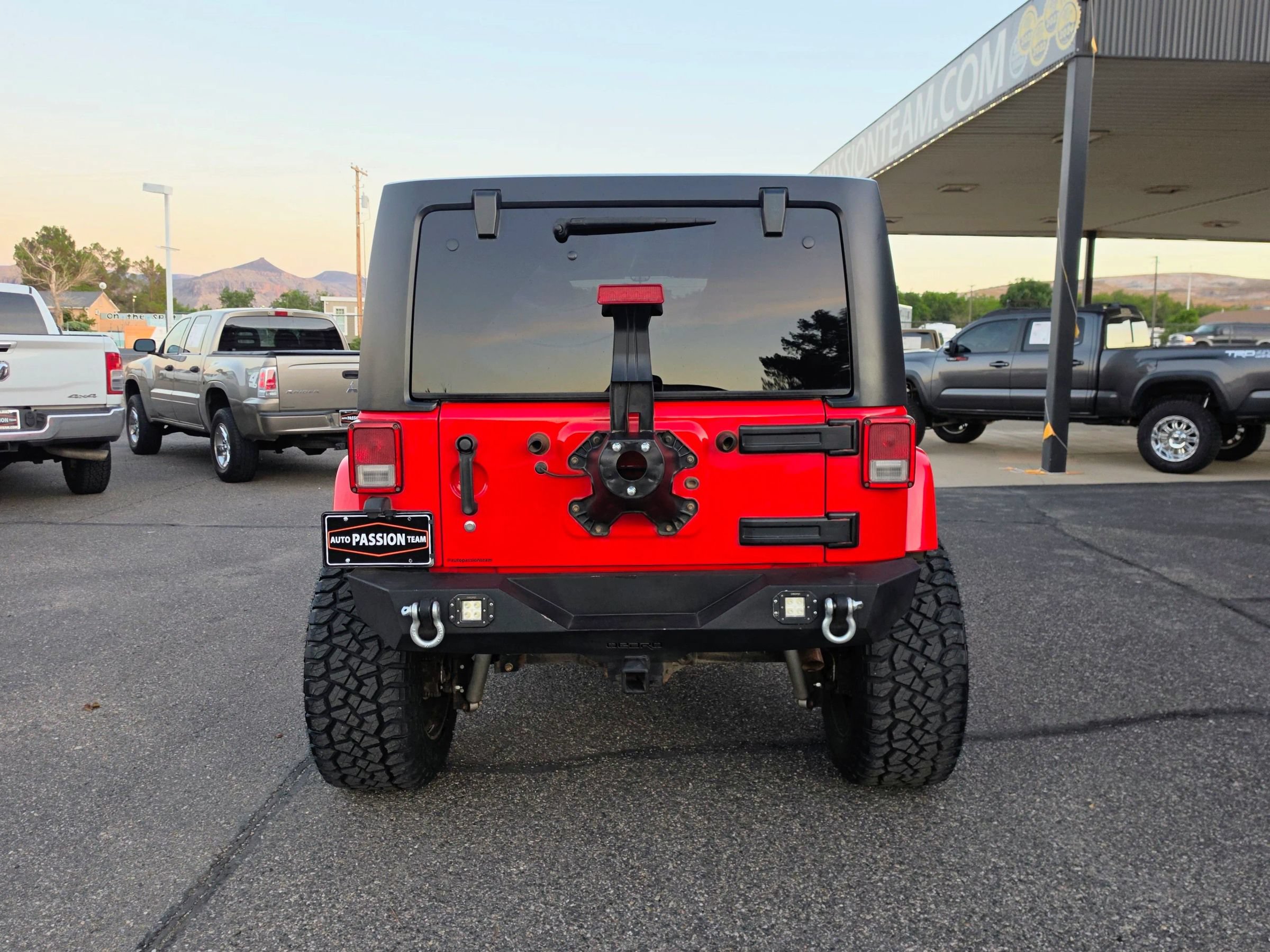 Used 2018 Jeep Wrangler Unlimited Sahara AWD/4WD image 4