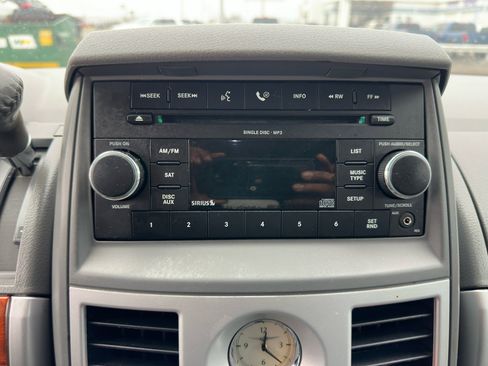 Used 2009 Chrysler Town & Country Touring image 24