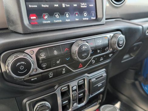 Used 2021 Jeep Gladiator Sport AWD/4WD image 19