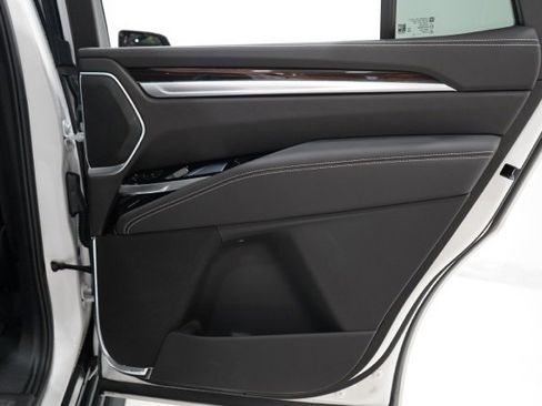 Used 2025 Cadillac Escalade Premium Luxury image 42