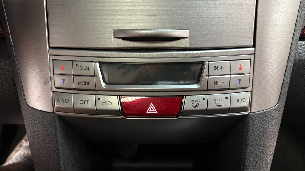 Used 2012 Subaru Outback 2.5i Limited w/ Moonroof Pkg AWD/4WD image 26