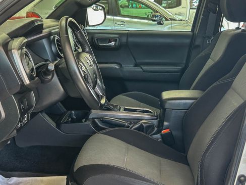 Used 2022 Toyota Tacoma TRD Off-Road RWD image 17