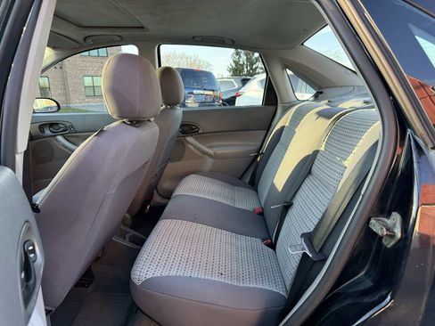 Used 2005 Ford Focus SES FWD image 11