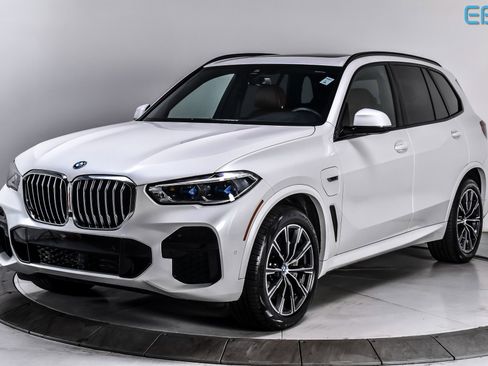 Used 2023 BMW X5 xDrive45e w/ Executive Package image 2