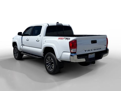 Used 2017 Toyota Tacoma SR5 w/ Tow Package RWD image 3
