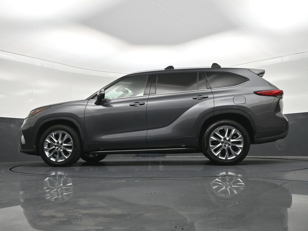 Used 2023 Toyota Highlander Limited FWD image 28
