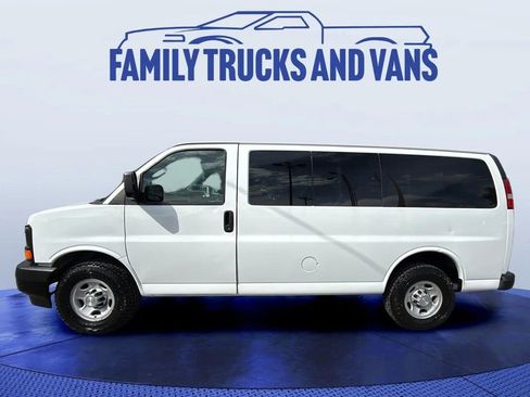 Used 2017 Chevrolet Express 3500 LS RWD image 2