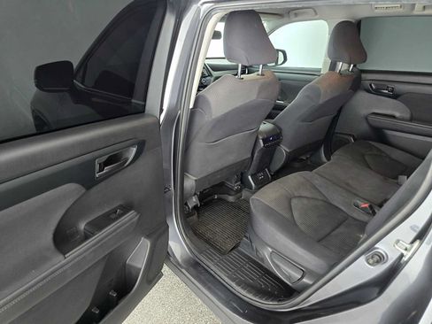 Used 2020 Toyota Highlander L FWD image 16