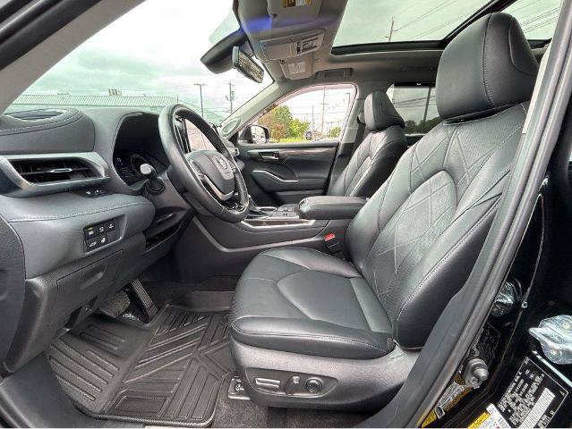 Used 2025 Toyota Highlander Platinum AWD/4WD image 17
