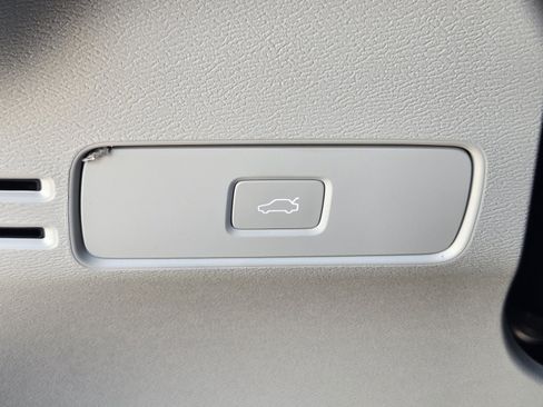 New 2026 Volvo XC40 B5 Plus w/ Protection Package Premier AWD/4WD image 18