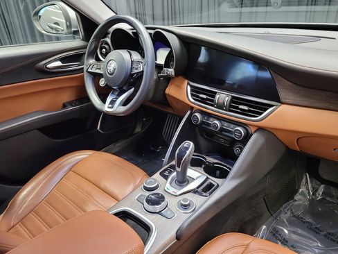 Used 2020 Alfa Romeo Giulia Ti w/ Quick Order Package 22X Lusso image 39
