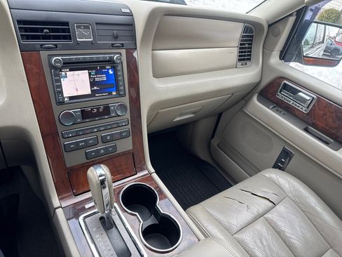 Used 2012 Lincoln Navigator 4WD image 18