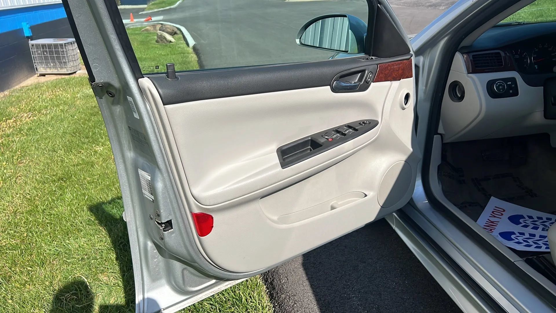 Used 2011 Chevrolet Impala LT FWD image 9