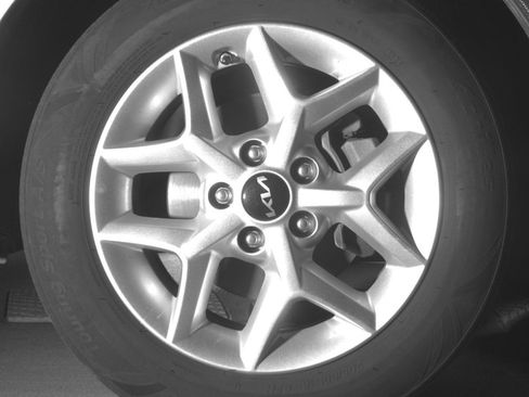 Used 2025 Kia Soul LX w/ LX Technology Package FWD image 13