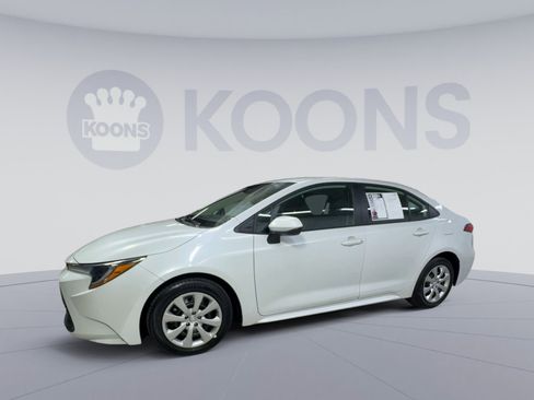 Used 2024 Toyota Corolla LE FWD image 5