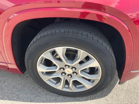 Used 2021 Chevrolet Traverse Premier FWD image 32