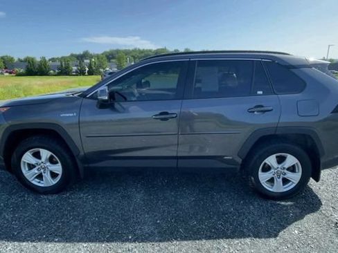 Used 2021 Toyota RAV4 XLE w/ Convenience Package AWD/4WD image 5