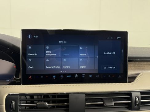 Used 2025 Lincoln Corsair Reserve image 21