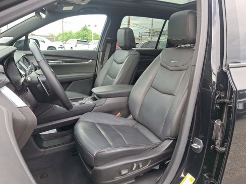 Used 2022 Cadillac XT6 Sport w/ Technology Package image 16