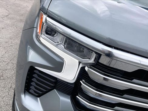 Used 2025 Chevrolet Silverado 1500 High Country AWD/4WD image 27