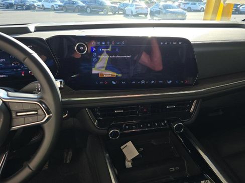 Used 2025 Chevrolet Suburban Z71 image 15