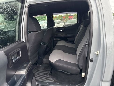 Used 2020 Toyota Tacoma TRD Off-Road AWD/4WD image 9