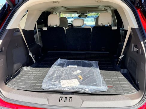 Used 2020 Ford Explorer Platinum w/ Premium Technology Package image 14