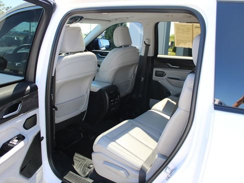 Used 2022 Jeep Grand Cherokee L Overland AWD/4WD image 49