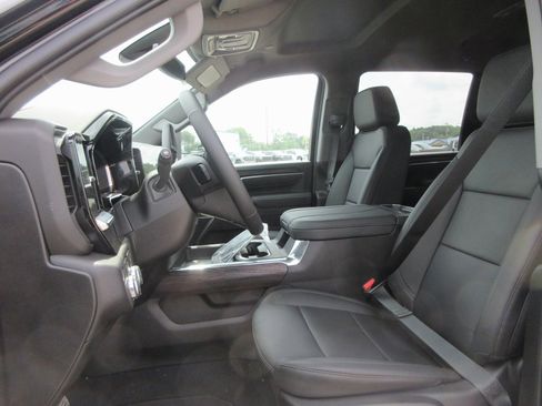 New 2025 GMC Sierra 2500 SLT w/ SLT Convenience Package image 15