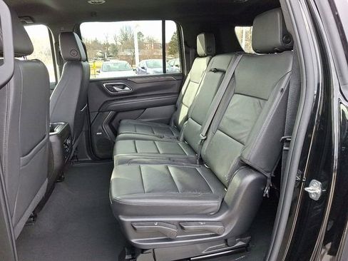 Used 2022 Chevrolet Suburban LT image 11