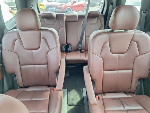Used 2024 Kia Telluride EX w/ EX Captain's Chair Package image 23