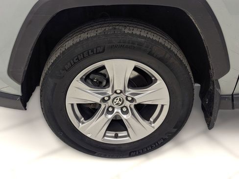 Used 2021 Toyota RAV4 XLE image 9