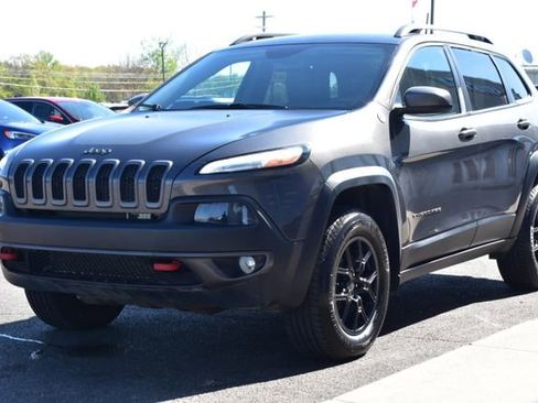 Used 2018 Jeep Cherokee Trailhawk w/ Cold Weather Group AWD/4WD image 12