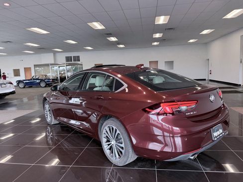 Used 2018 Buick Regal Essence w/ Driver Confidence Package #1 FWD image 5