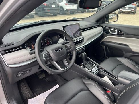 Used 2025 Jeep Compass Limited AWD/4WD image 19