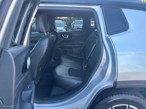 Used 2025 Jeep Compass Trailhawk AWD/4WD image 24