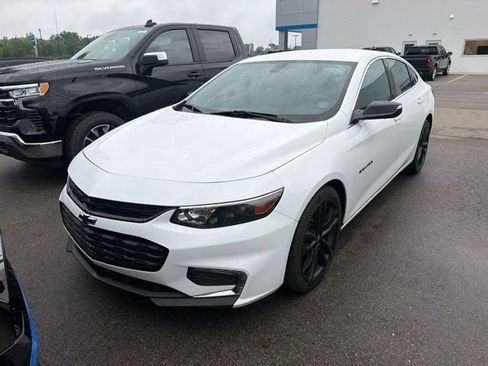 Used 2018 Chevrolet Malibu LT w/ Redline Edition FWD image 2