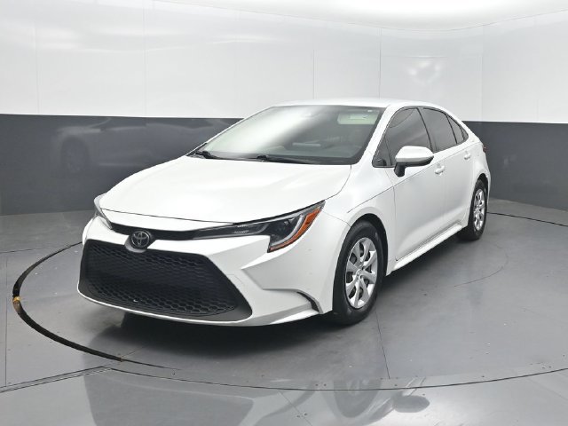 Used 2022 Toyota Corolla LE FWD image 2